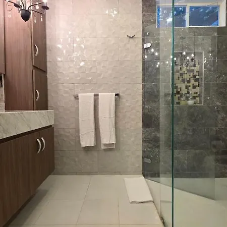 Casa La Tablada Aeropuerto Hotel 4*
