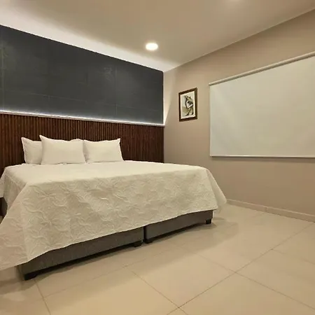 Casa La Tablada Aeropuerto Hotel 4*